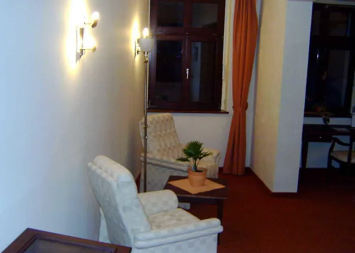 Alte Canzley Hotell 4*