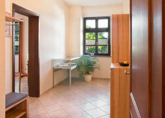 Alte Canzley Hotell 4*